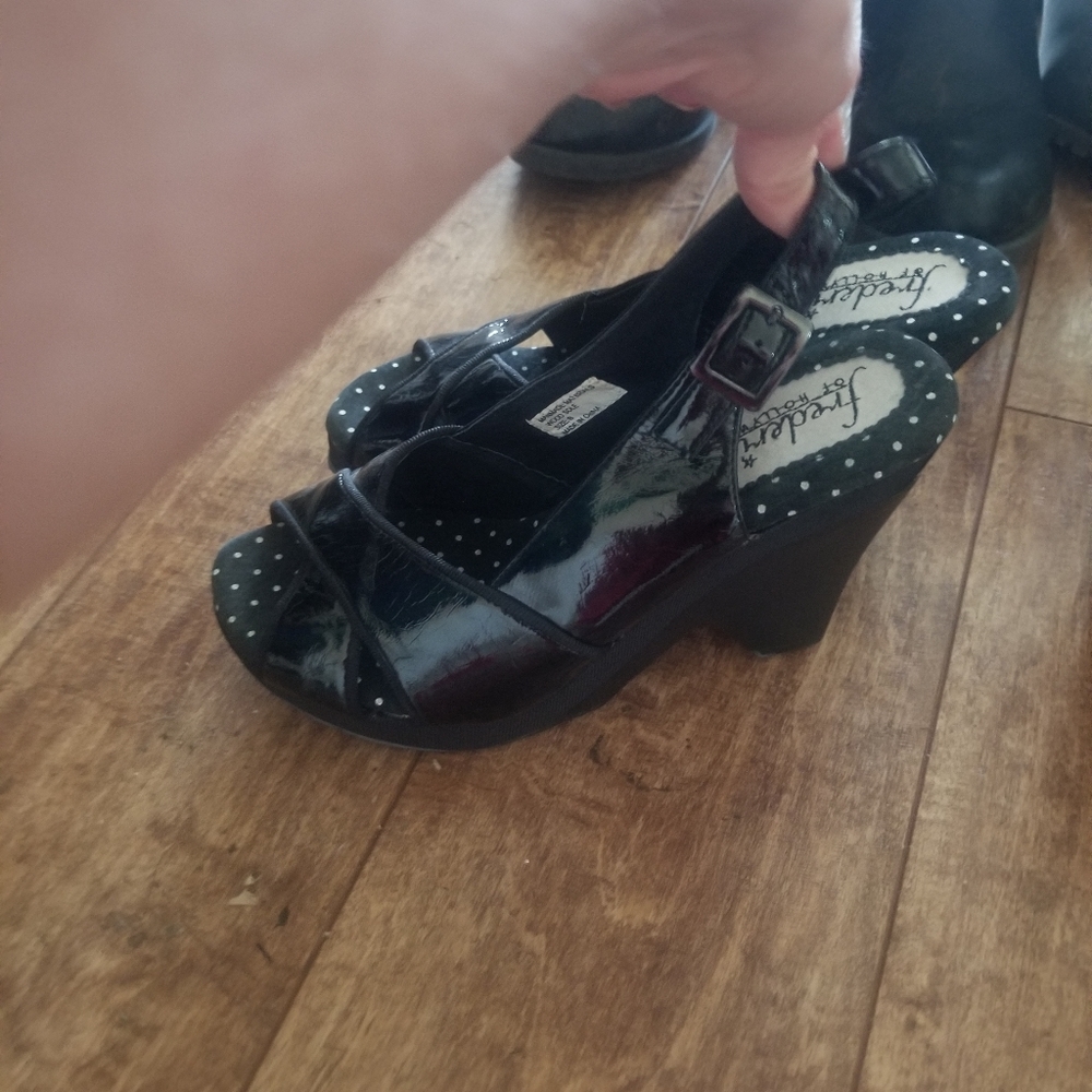 Fredricks of hollywood size 8.5 black patent